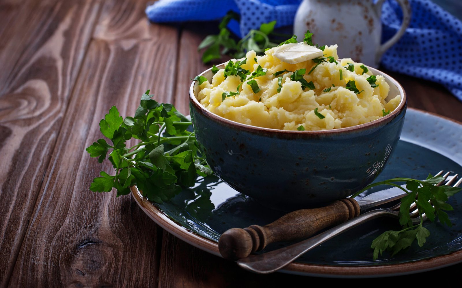 A bowl of mashed potatoes